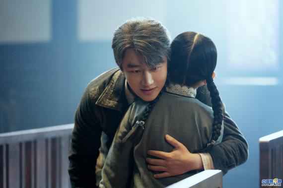 黄轩《瞄准》播出近尾声 剧情反转迭起引热议