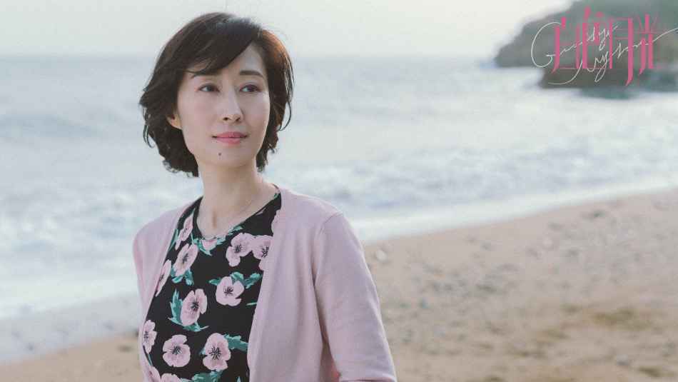 刘敏涛《白色月光》首播告捷 诠释神秘角色演技获赞