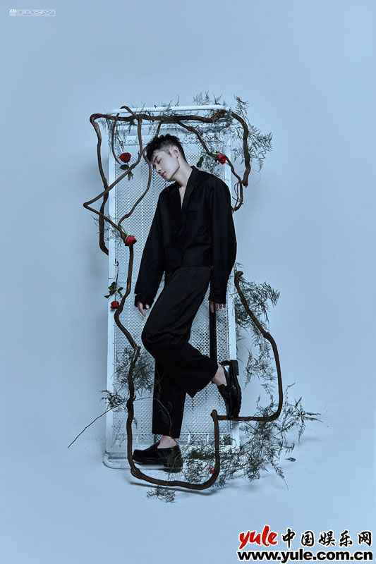 彭楚粤原创EP主打单曲《极度舒适》上线 浪漫诠释舒适律动