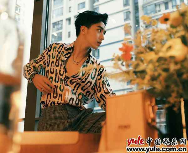 许魏洲上海出席品牌活动 靓仔出街港风十足