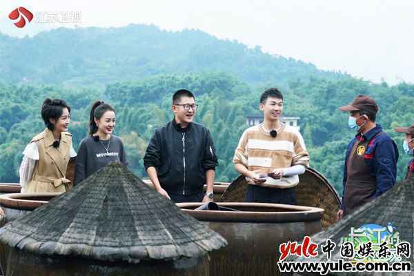 白举纲体验泸州传统工艺 《从长江的尽头回家》关注长江非遗文化传承