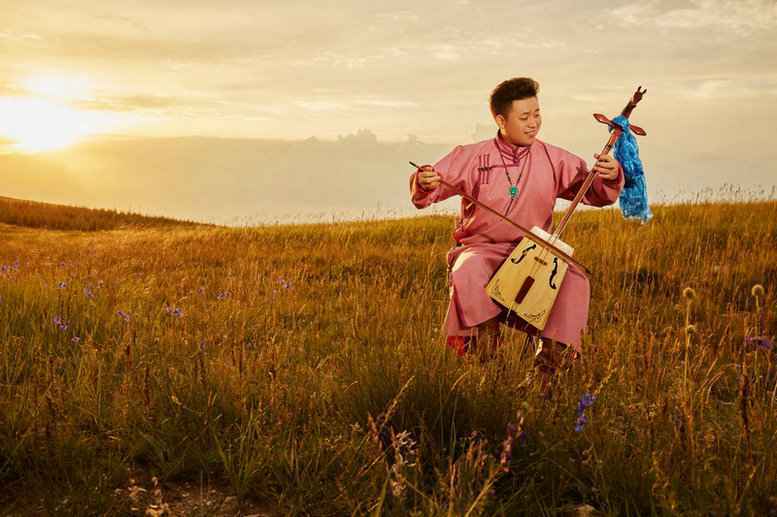 草原天籁刘少峰深情演绎对故乡的问候——《赛恩白努·故乡》