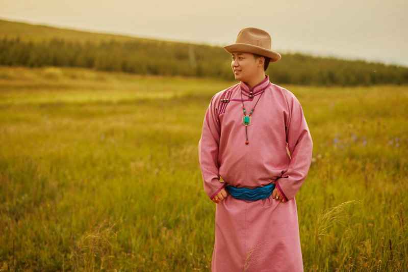 草原天籁刘少峰深情演绎对故乡的问候——《赛恩白努·故乡》