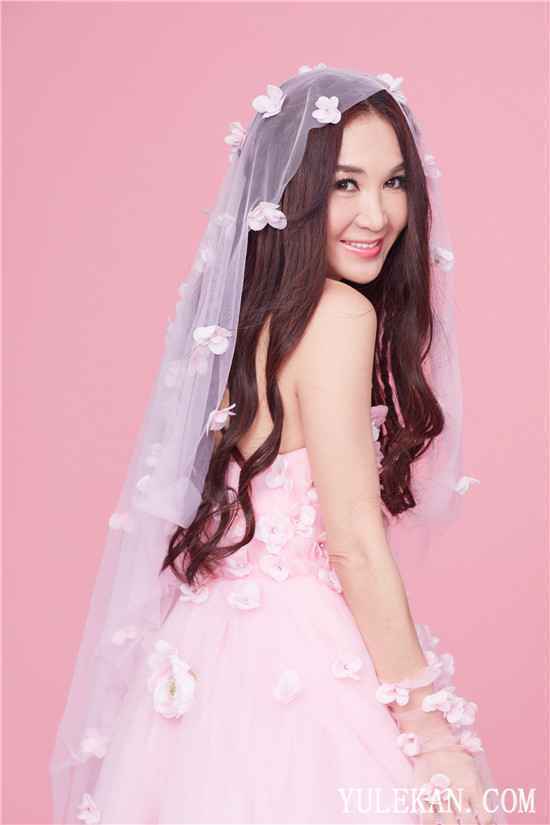 温碧霞时隔26年推出新歌《Make You Smile》暖心献给歌迷