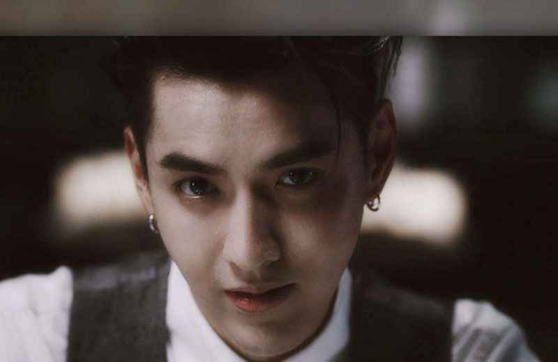 鹿晗和吴亦凡的新歌上线，评价两极化，你怎么看？