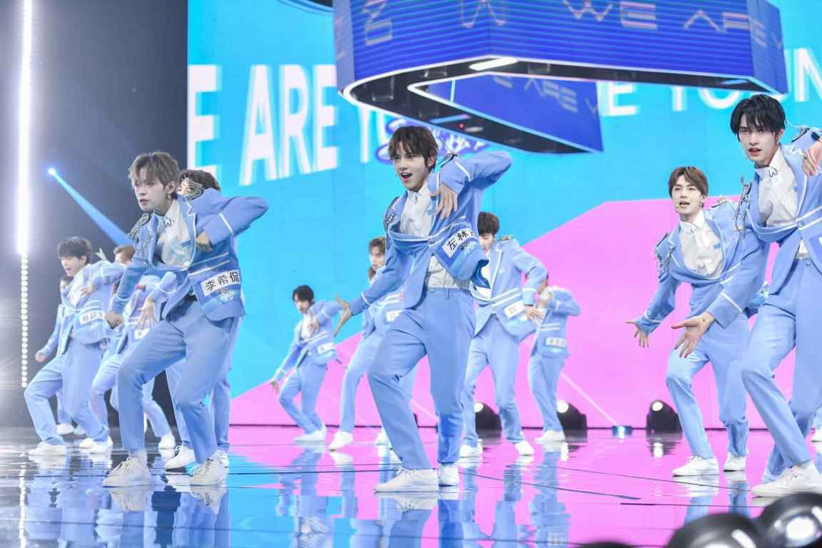 《少年之名》成团直播夜惊艳全网，“S.K.Y天空少年”组合出道