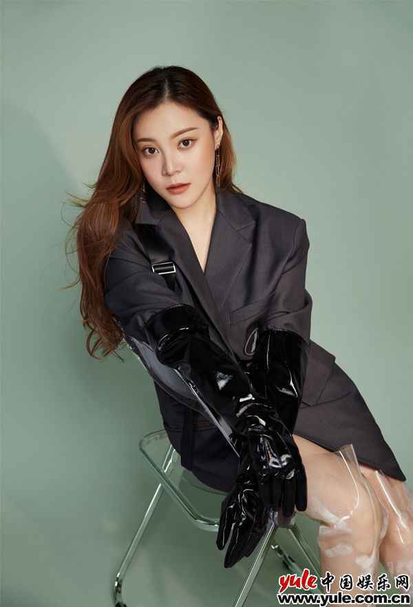 莫海婧写真 莫海婧新单《你怎么说变就变》深情诠释爱情中的悲伤与无奈