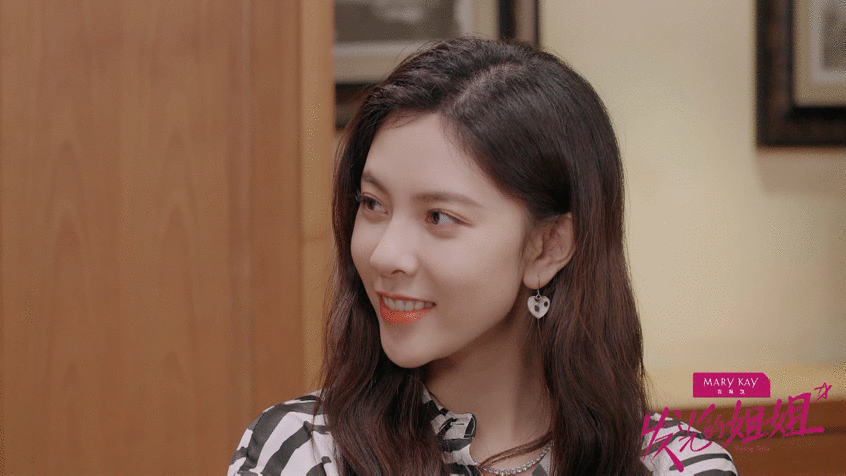 《发光的姐姐》张萌宋妍霏双美合体,娱乐圈的抢单真闺蜜!