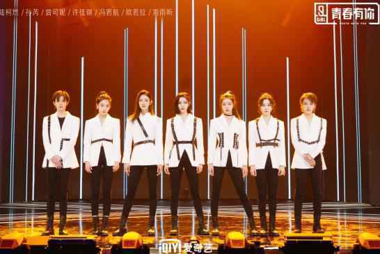 《青你2》迎公演舞台：LISA严厉升级 亲自示范舞蹈动作