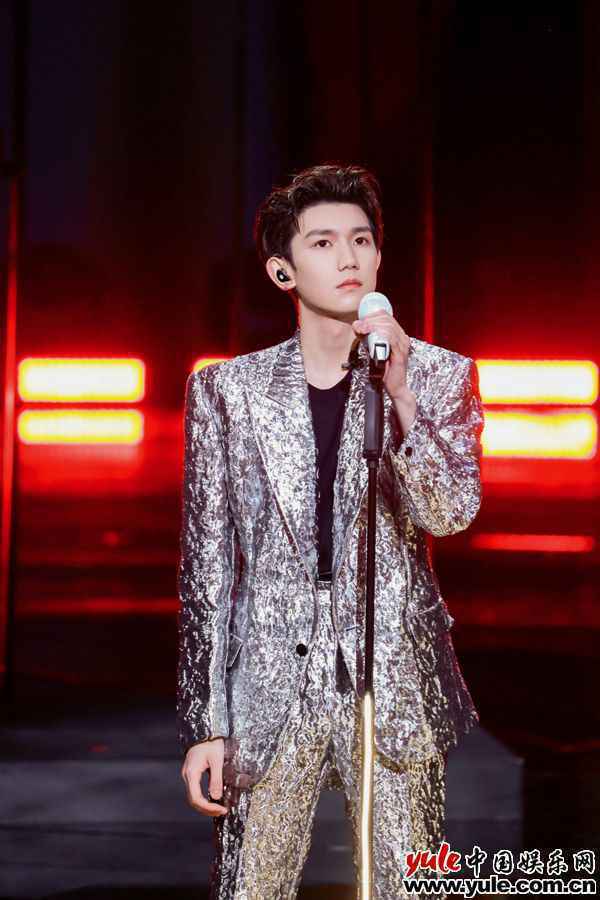 《中国梦之声•我们的歌》 王源高情商夸陈小春常石磊 张信哲容祖儿演绎怀旧金曲