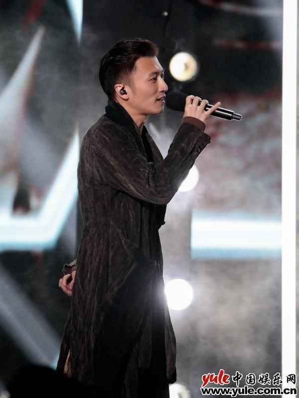 谢霆锋发文告别《中国好声音》，祝福学员“总有一天梦会发光”！