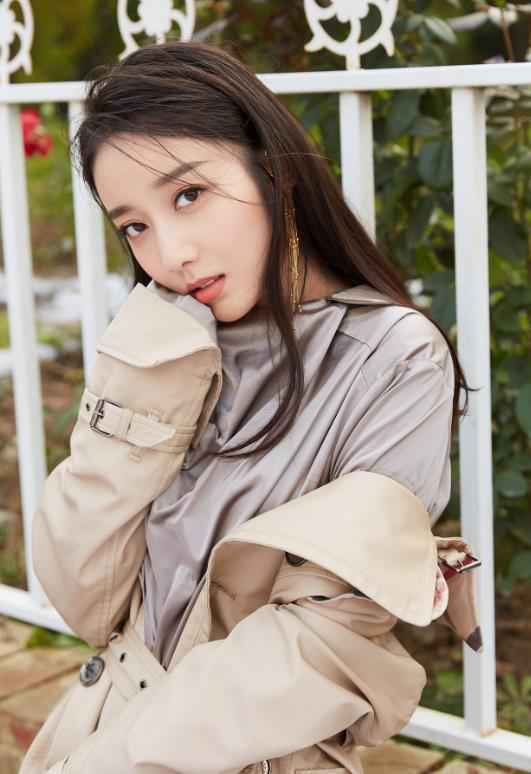 陈梦瑶《太古神王》对镜梳妆在线撩人 低眉娇羞微表情到位