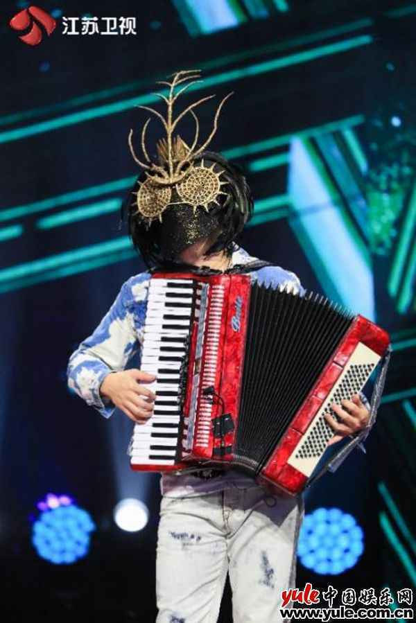 《蒙面唱将猜猜猜》给自己点了一首《我怎么这么好看》