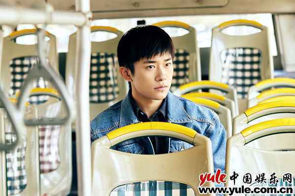 易烊千玺《爱的箴言》MV上线 象征每个人的成长历程