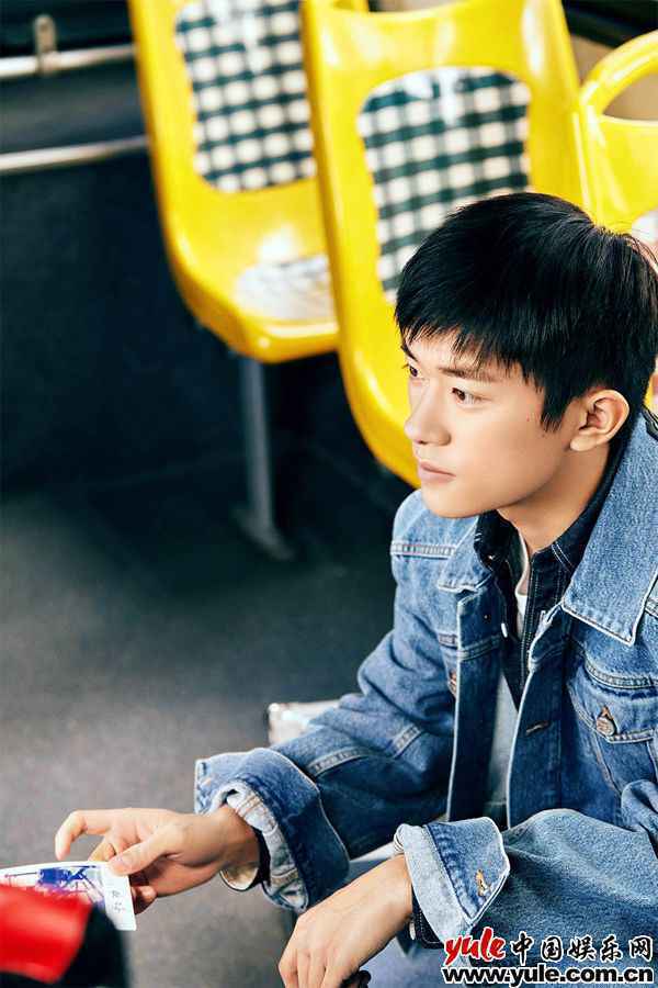 易烊千玺《爱的箴言》MV上线 象征每个人的成长历程