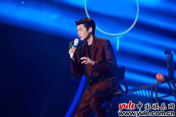王源《我们的歌》再唱经典2 王源《我们的歌》再唱经典 独特嗓音彰显青春特色
