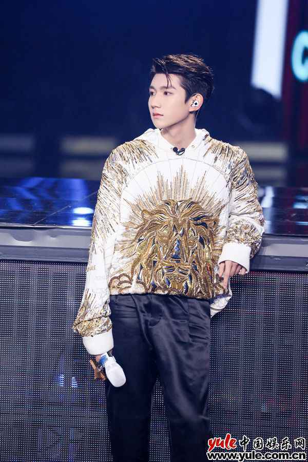 王源《我们的歌》再唱经典4 王源《我们的歌》再唱经典 独特嗓音彰显青春特色