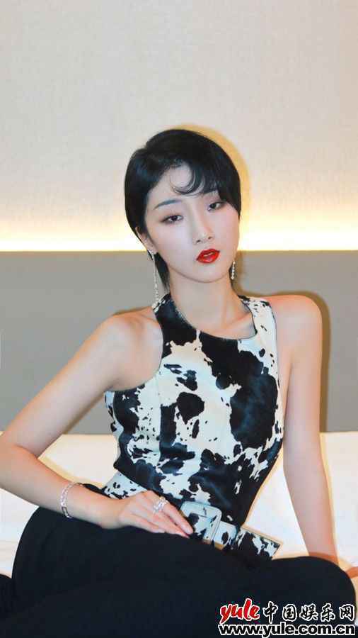 Yamy郭颖出席亚洲音乐盛典 荣获年度最具突破女歌手奖