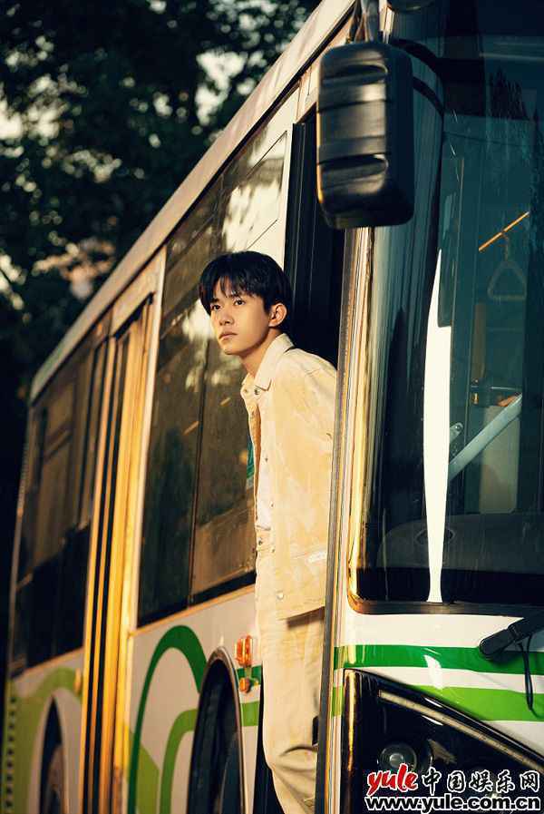 易烊千玺发布翻唱专辑《后座剧场》 回忆旧时光蓄能再出发