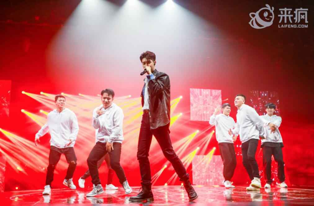 2020来疯STAR超盛典霸屏，周艺轩《曾今的我们》舞台首秀