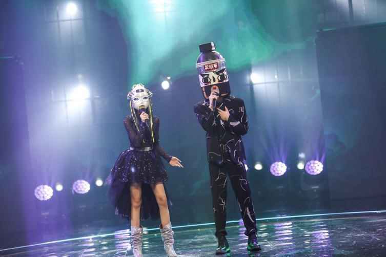 隔壁老樊《蒙面唱将》面具都挡不住的魅力，一开口就藏不住了