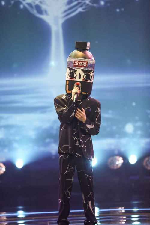 隔壁老樊《蒙面唱将》面具都挡不住的魅力，一开口就藏不住了