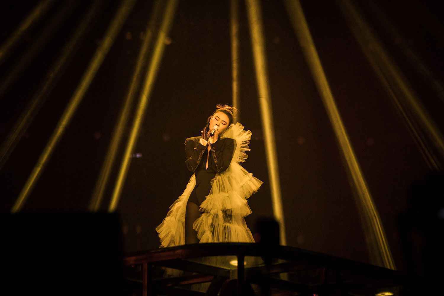 袁娅维咪咕音乐盛典火力全开 获年度最佳突破歌手大奖