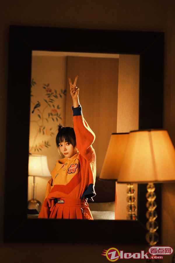 《沐浴之王》举办首映礼 卜冠今着糖果系套装现身