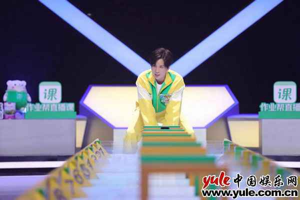 《疯狂的球球》黄奕经典女神风采不减，青春男神李智楠打破“球王”纪录？