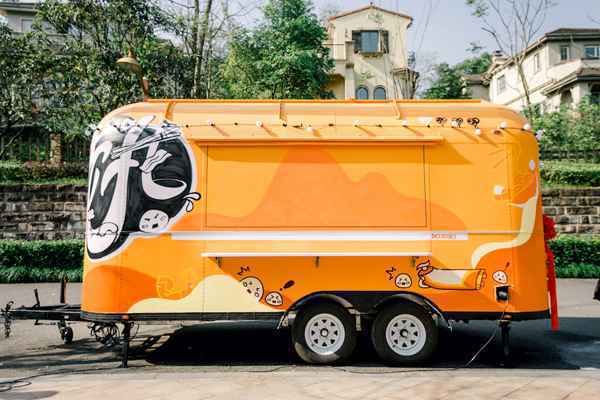 《美味夜行侠》首播，尹正、秦霄贤在重庆感受火热“夜经济”