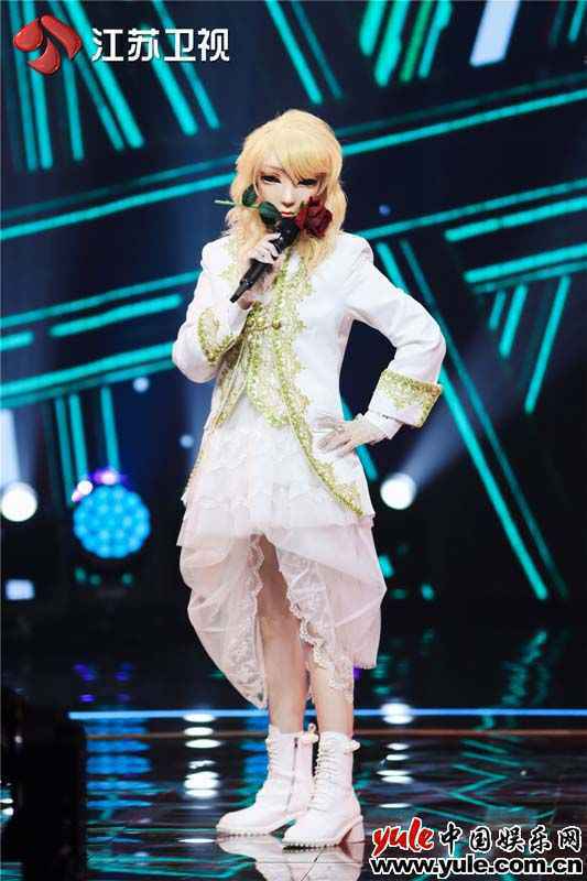 蒙面男团集体热舞活力开场 六位唱将甜蜜配对联袂欢唱