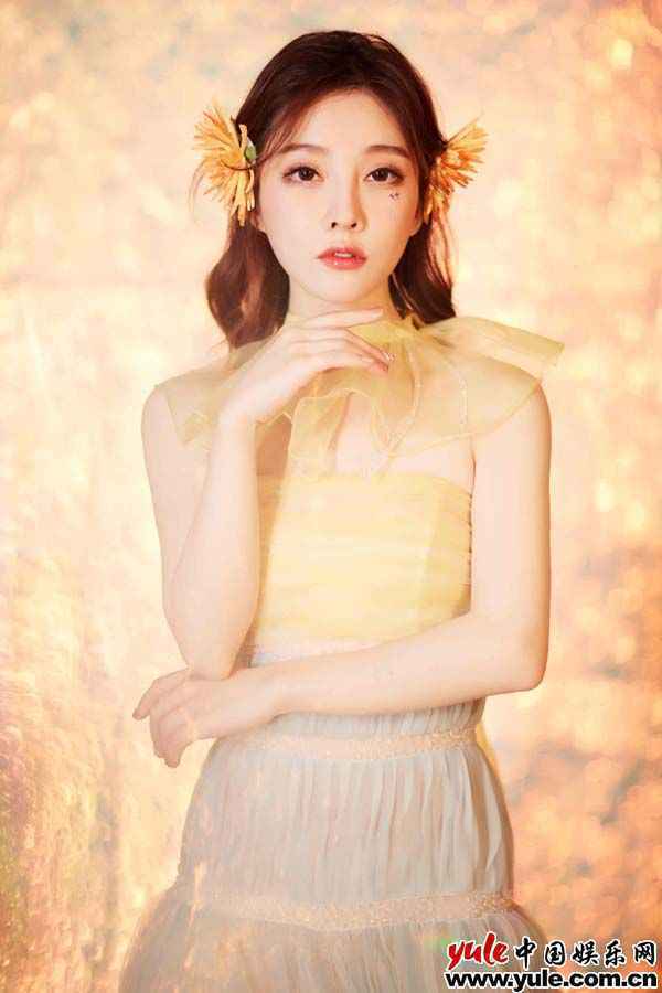 冯提莫生日会全开麦惊艳全场 新歌《光》首唱引期待