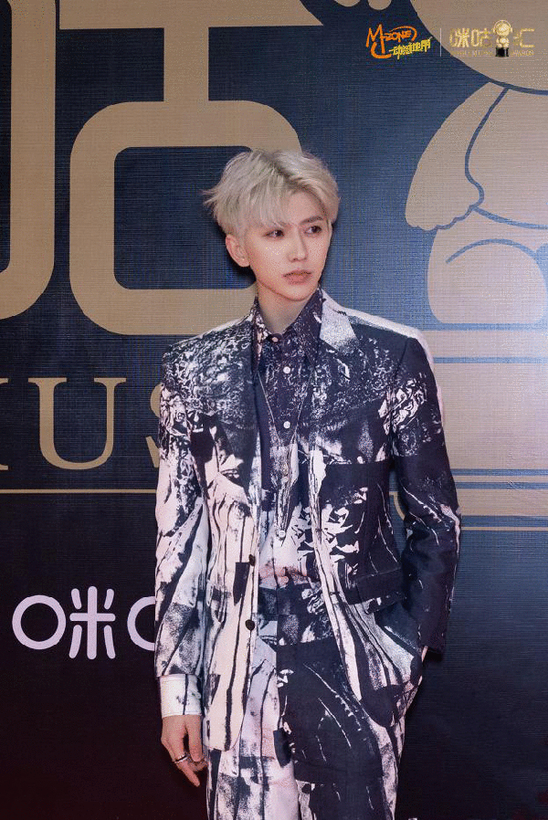 蔡徐坤斩获第十四届咪咕汇多个音乐奖项