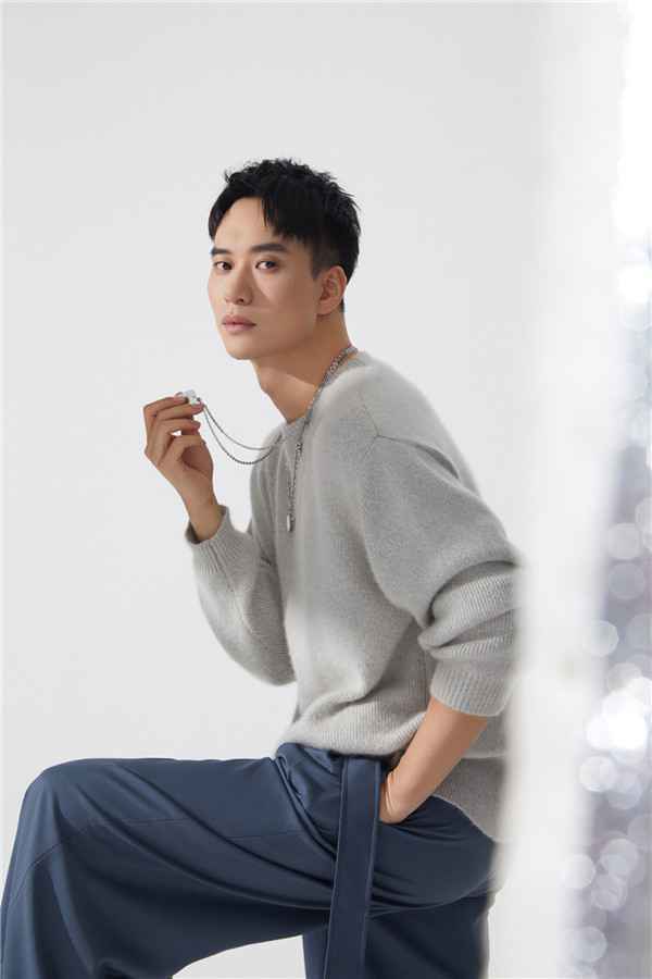 新人歌手任艺飞全新单曲《原谅》上线