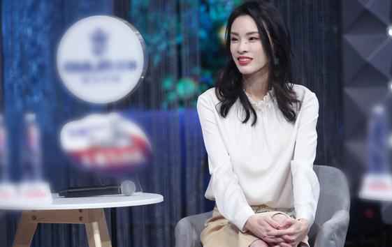 跳水传奇吴敏霞跨界温暖献唱 不忘初心催泪全场