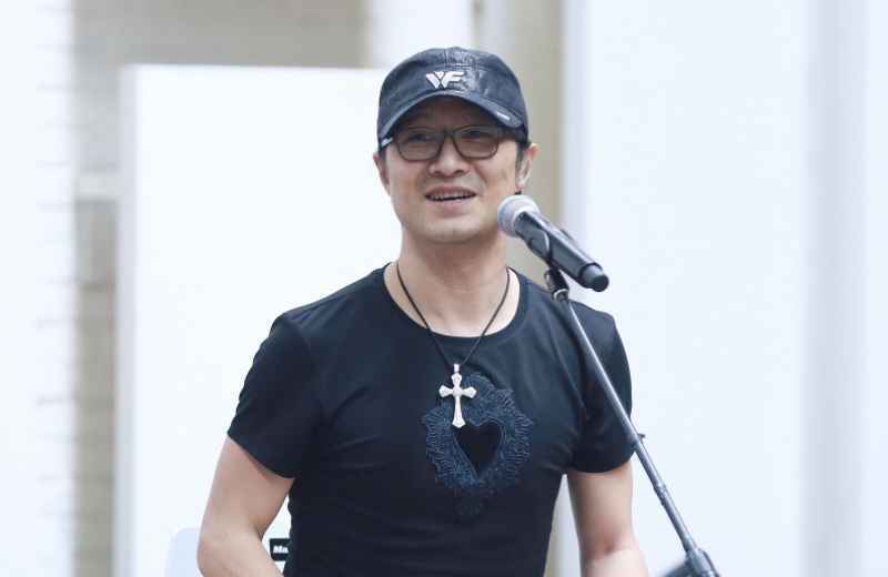 汪峰女儿小苹果青出于蓝，15岁发表自己的个人单曲