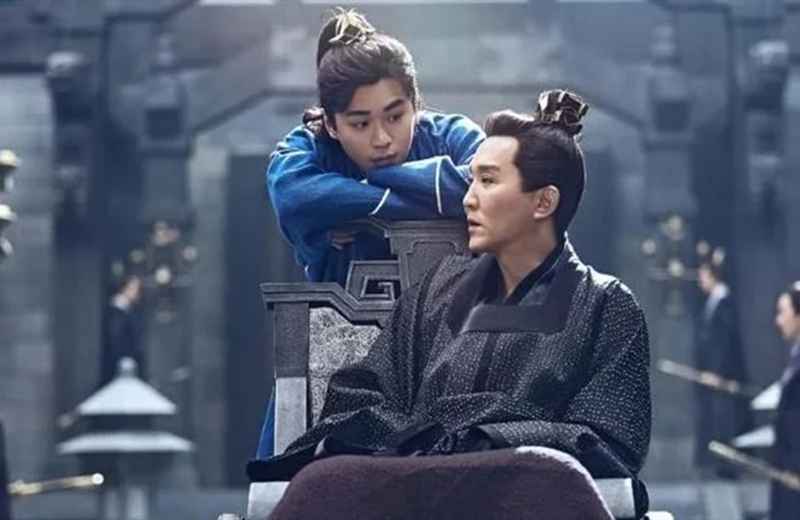 《王牌5》沈腾cos陈萍萍照片流出，网友太懂：他就是想偷懒坐轮椅