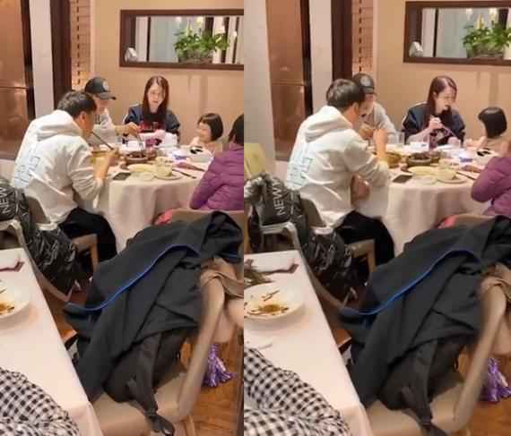 洪欣张丹峰一家聚餐被偶遇