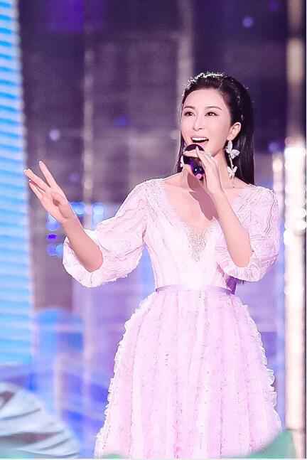 伊丽媛再度受邀出席中央广播电视总台跨年盛典 重星云集与你共同跨年!