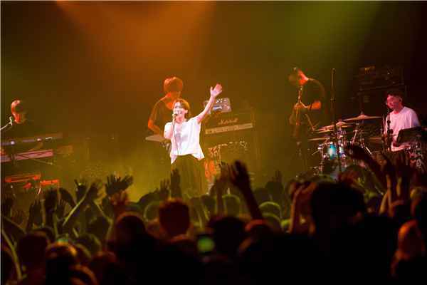 相隔9个月开唱 Tizzy Bac 2020首场演出