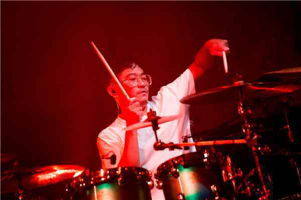 相隔9个月开唱 Tizzy Bac 2020首场演出