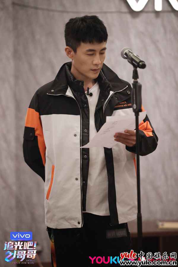 《追光吧！哥哥》二公舞台跨年首发，欢乐与感动加倍！