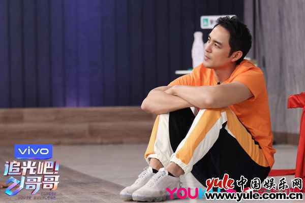 《追光吧！哥哥》二公舞台跨年首发，欢乐与感动加倍！