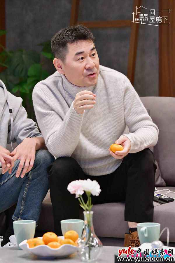 《同一屋檐下》太上头!刘可力迷惑行为引热议,陈建斌吐槽:性格悲剧