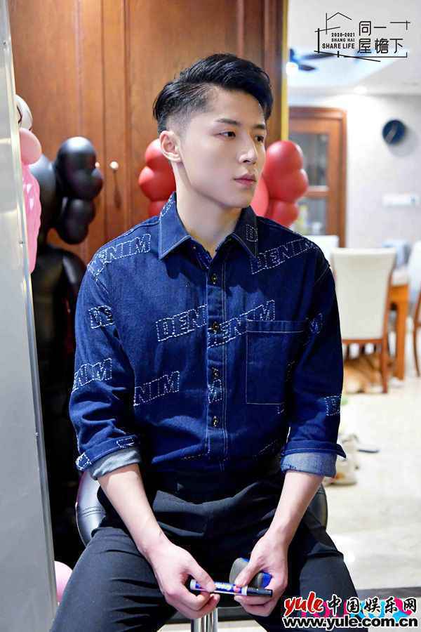 《同一屋檐下》太上头!刘可力迷惑行为引热议,陈建斌吐槽:性格悲剧