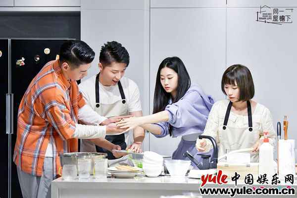 《同一屋檐下》太上头!刘可力迷惑行为引热议,陈建斌吐槽:性格悲剧