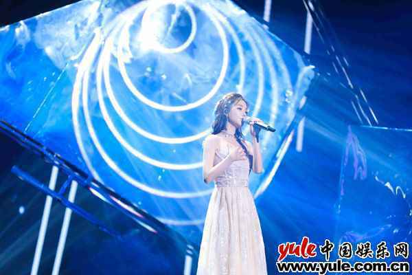 冯提莫受邀东方B站双跨年 人气唱功双发力