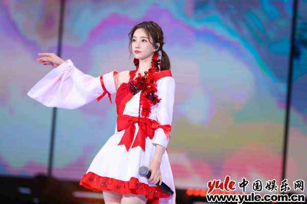 冯提莫受邀东方B站双跨年 人气唱功双发力