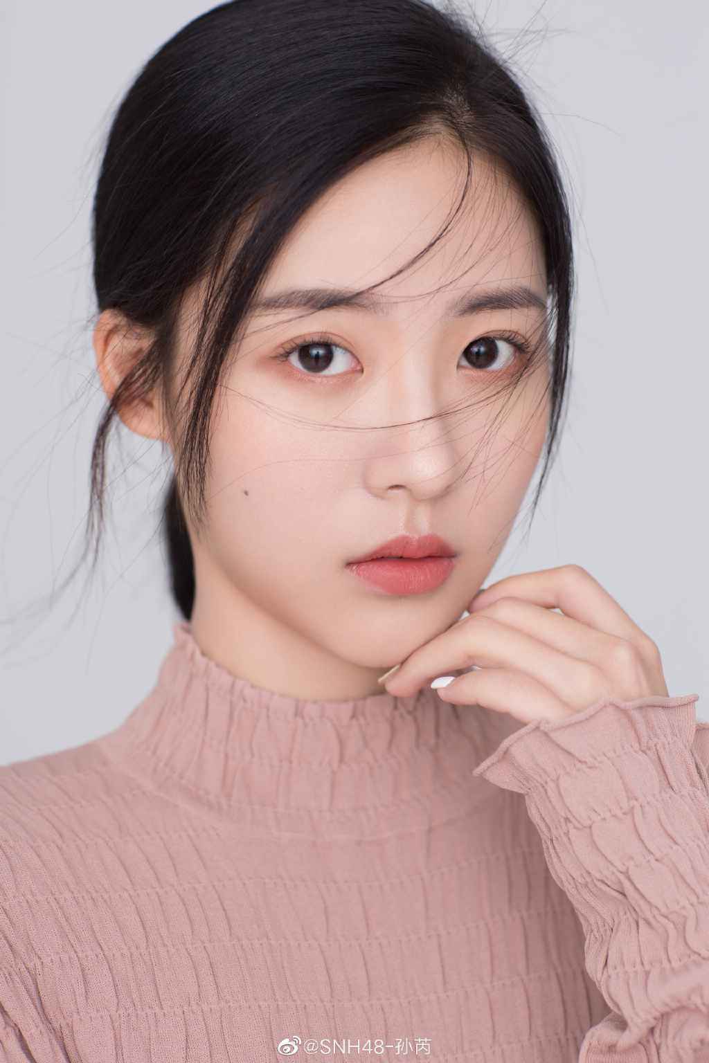 浴缸湿发?赛博朋克?孙芮新EP造型让我直呼“OMG”