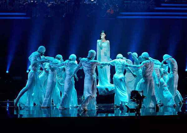 张碧晨第二张专辑收官曲《逢生》首发 双跨年首秀开唱